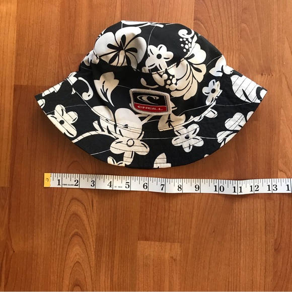 O’NEILL | Official O’Neill Hawaiian Flowers Surf Bucket Hat - Picture 8 of 8
